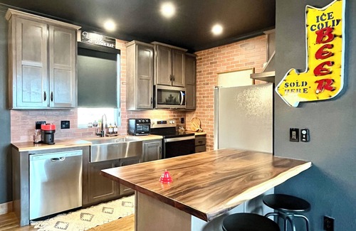 Joshua Tree House | New Lazy River completion by Oct. 1, 2025. Amazing Hot tub & rooftop deck views