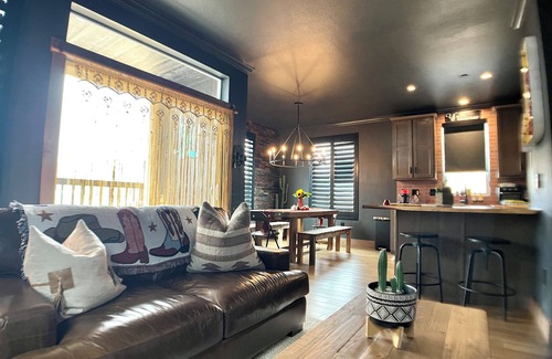 Joshua Tree House | New Lazy River completion by Oct. 1, 2025. Amazing Hot tub & rooftop deck views