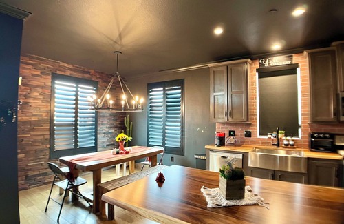 Joshua Tree House | New Lazy River completion by Oct. 1, 2025. Amazing Hot tub & rooftop deck views