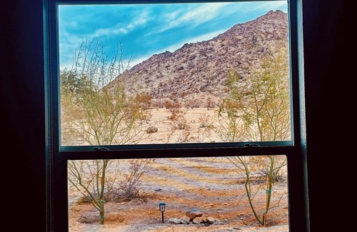 Joshua Tree House | New Lazy River completion by Oct. 1, 2025. Amazing Hot tub & rooftop deck views