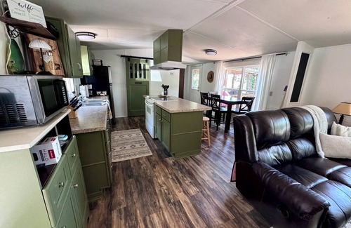 Cookson Cabin | NEW LIST - Canoe 22 is a Cozy 3-bedroom cabin w/Hot Tub with Lake views.