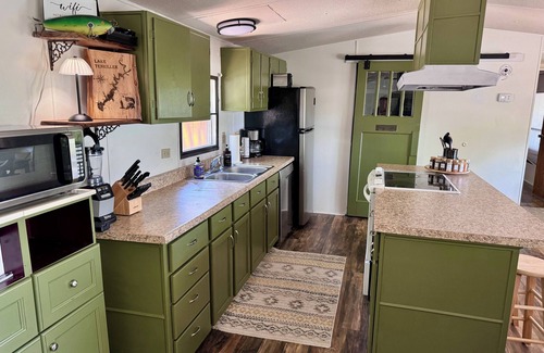 Cookson Cabin | NEW LIST - Canoe 22 is a Cozy 3-bedroom cabin w/Hot Tub with Lake views.