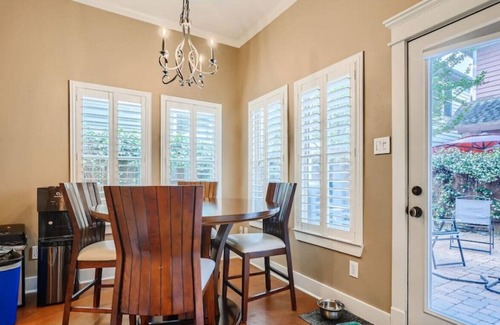 Shady Acres House | New Listing! 2 Bed 2 Bath Home Mins to DT Houston/Medical Disctrict