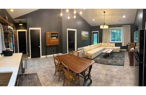 Wisconsin Dells House | New Listing 2BR/2BA lake access to Trout Lake, HotTub, Firepit, beautiful views
