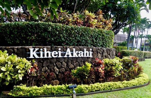 Kihei Condo | New listing. A/C in bedrooms of townhouse -full ocean view.steps to the beach