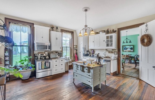 Glasgow Cottage | NEW LISTING! Carroll Cottage by Main Street Bed & Breakfast