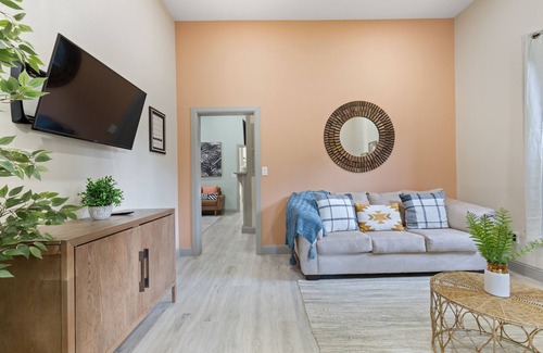 Downtown Riverside House | NEW Listing Casa Azul Eclectic Boho Sanctuary - LONG STAYS MONTHLY DISCOUNT