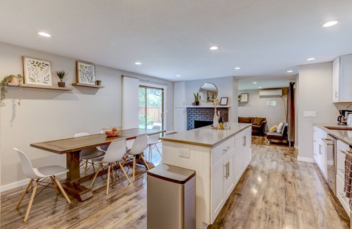Harlow House | New Listing! Close to Autzen, downtown, U of O! Great for families, pet friendly