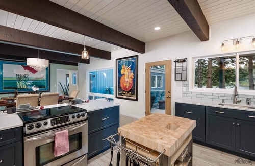 Dunes City House | *New Listing* Magnificent Lakefront Home With Private Dock, Hot Tub, Kayaks, Sauna, And Gas Grill