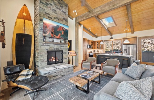 Creede House | New Listing! Newly Constructed Luxury Riverfront Home on the Rio Grande River