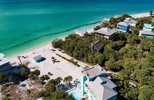 Jose's Hideaway House | NEW LISTING! OCEAN PARADISE! WOW! BEACHFRONT 4 bdrm, HEATED POOL, BAR, 2 CARTS