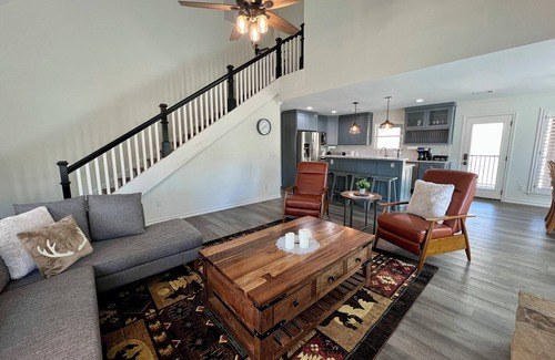 Murfreesboro Cabin | New Listing on Little Mo River! Game Room! Relax & Have Fun! 4 Bed, 4.5 Bath