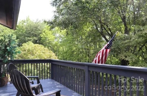 Connellys Springs Condo | *NEW LISTING* Remote mountaintop condo 10 minutes from South Mountain State Park
