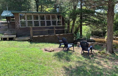 Hardy Cabin | NEW LISTING: Rustic Creek Cabin with Private Footage on South Fork Spring River