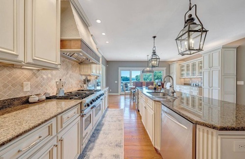 Moneta House | NEW LISTING! Secluded 5br Lakefront Oasis with Dock+Firepit+Kayaks- Sleeps 18