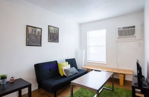 Johnston Terrace House | New Listing! Simple and comfortable 2 bdrm near downtown/ AUS
