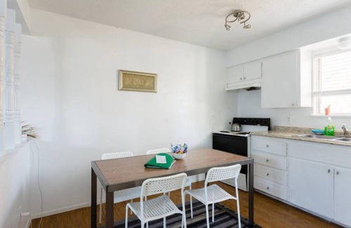 Johnston Terrace House | New Listing! Simple and comfortable 2 bdrm near downtown/ AUS