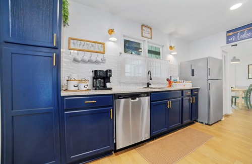 Baneberry Cottage | New listing! TN Lake Cottage, Douglas Lake, Lakefront, Firepit, Hot tub, Kayaks