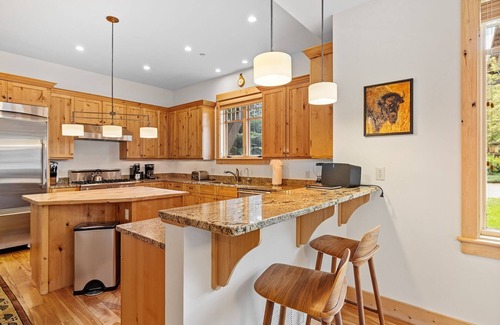 Big Sky Condo | New Listing! Townhouse in the Town Center with Private Hot Tub! 5 Minutes to the Skyline Bus Stop!