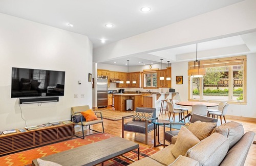 Big Sky Condo | New Listing! Townhouse in the Town Center with Private Hot Tub! 5 Minutes to the Skyline Bus Stop!