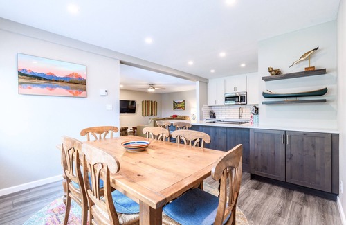 Four O'Clock Condo | New Listing! Updated Condo; Walk to town, Slopes or Hiking