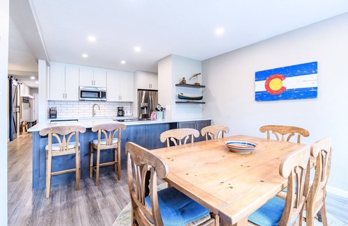 Four O'Clock Condo | New Listing! Updated Condo; Walk to town, Slopes or Hiking
