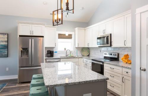 Monteray Shores House | New Listing Updated Beach Cottage&Community Perks