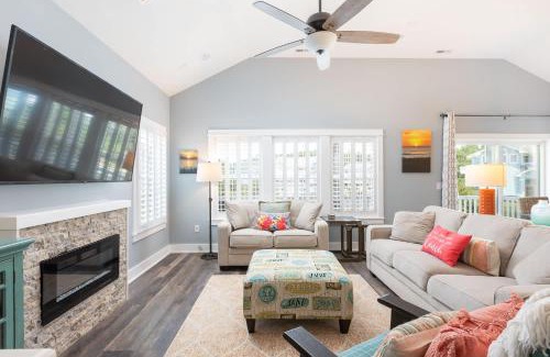 Monteray Shores House | New Listing Updated Beach Cottage&Community Perks