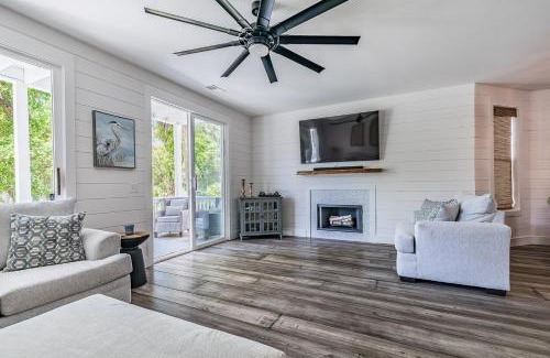 Bonito Boathouses House | New Listing! Walking distance to Marina.