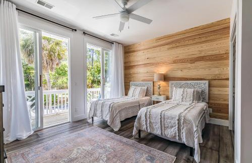 Bonito Boathouses House | New Listing! Walking distance to Marina.