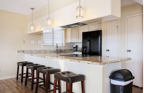 Hitchcock House | New Listing! Waterfront Home on Tiki Island, Only 5 Miles to Galveston-Tiki Retreat