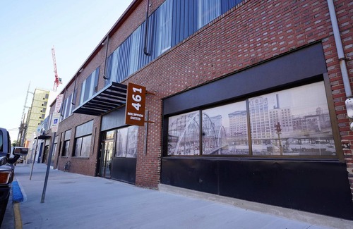 North Oakland Apartment | *New* Loft 3 min to CMU, Pitt Sleeps 4