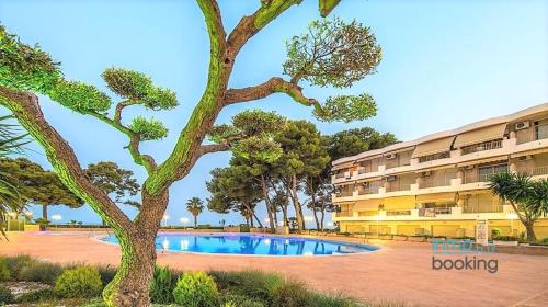 Vilafortuny Apartment | New Loft internacional , climatizado con piscina y playa.