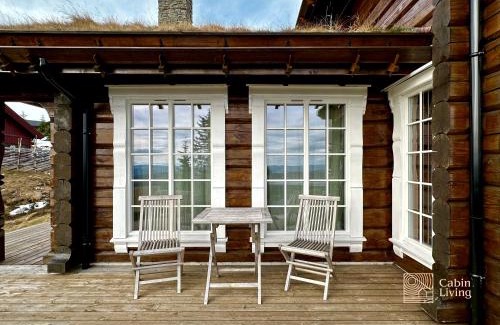 Sjusjoen House | New log cabin with sauna, waxing shed & bench at Sjusjøen