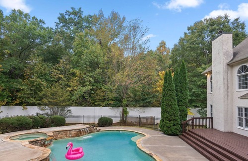 Inman House | New! Lux Mansion, 5 BR 4 BA, Heated Pool, Sleeps 12+