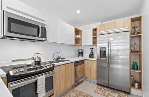 Rancho Condo | New Luxury 2BR W/Balcony Pool Gym Part Water View