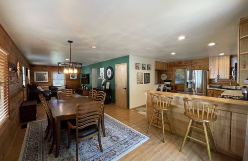 May Creek Cabin | NEW! Luxury beautiful cabin with New Hot tub and🏔