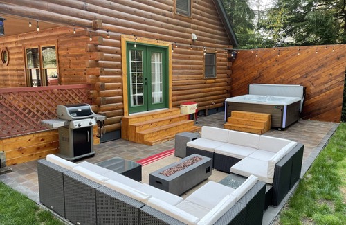 May Creek Cabin | NEW! Luxury beautiful cabin with New Hot tub and🏔
