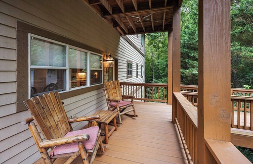 Whittier Condo | New Luxury Condo in Smoky Mountain Country Club, No Steps to Get In!