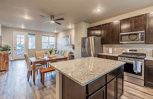 Eiber House | New LUXURY condo on lightrail line to downtown