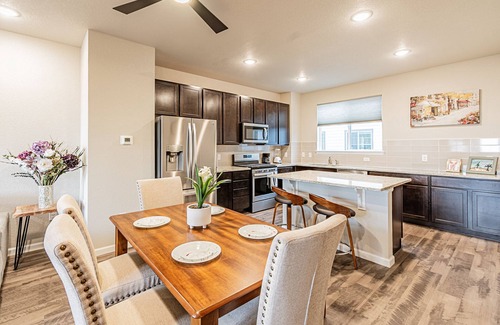 Eiber House | New LUXURY condo on lightrail line to downtown