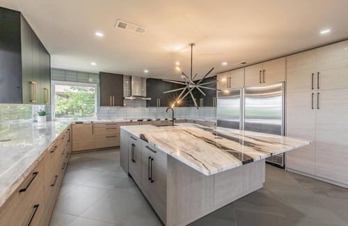 Pottsboro Villa | New! Luxury Gateway w/Home Theater & Decks!