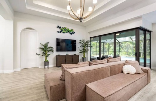 North Port House | New Luxury Home! Cozy & clean w/Pool & Gym