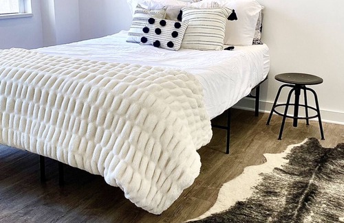 Downtown Kansas City Apartment | New! Luxury modern 1 bedroom unit Downtown KC