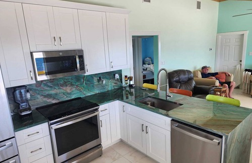 Port Royal House | New Luxury Oceanfront Home – Port Royale, South Bimini. Starlink WiFi, A/C, Dock