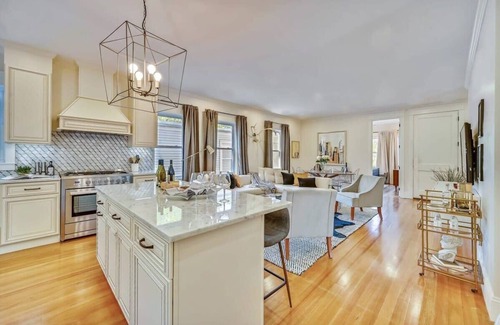 Forest Hills - Woodbourne Condo | New Luxury Renovation | near T