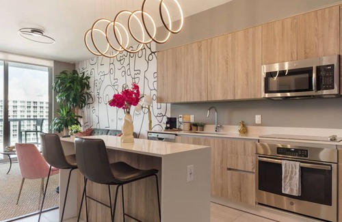 Northeast Miami Condo | NEW Miami Bayview Condo with pool, gym and parking