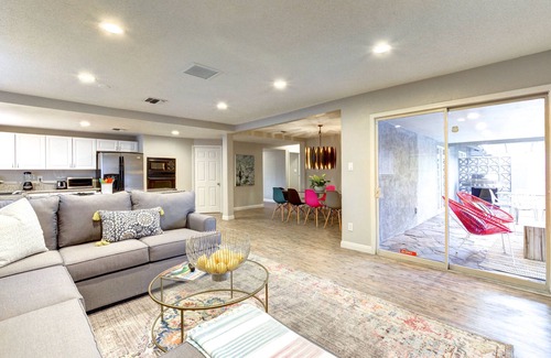 Las Vegas House | NEW! MID CENTURY LUXURY- AWARD WINNER- GAME ROOM/POOL 1ml to STRIP VIRTUAL TOUR