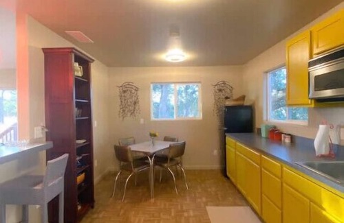 Creston House | New Mod decor in California Western Wine Country!