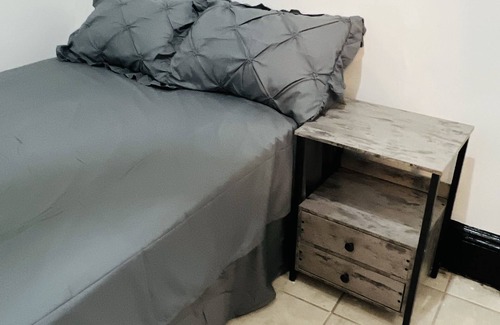 Queens House | New modern 4bed apt in trendy Queens near AirTrain